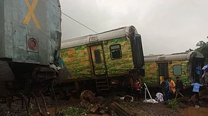 मंगलवार सुबह दुर्घटनाग्रस्त हुई दूंरतो एक्सप्रेस