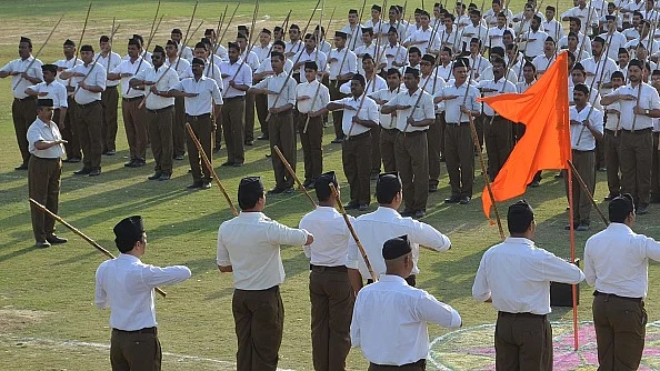 

राष्ट्रीय स्वयंसेवक संघ की शाखा में भगवा झंडा / फोटो: Getty Images