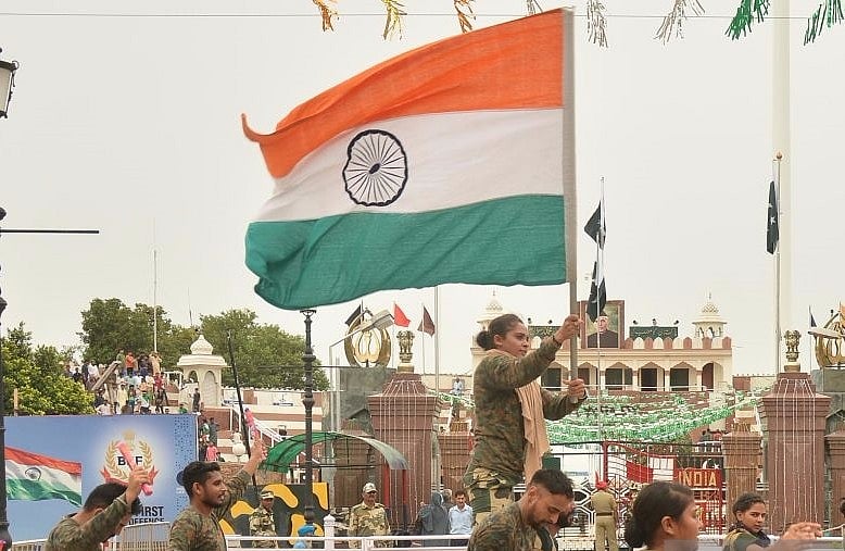 राम पुनियानी का लेख: तिरंगा भारत की मूलात्मा का वाहक, भविष्य की आशा, भगवा के पक्षधर भी इसे मानने को क्यों हुए मजबूर?