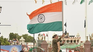 राम पुनियानी का लेख: तिरंगा भारत की मूलात्मा का वाहक, भविष्य की आशा, भगवा के पक्षधर भी इसे मानने को क्यों हुए मजबूर?