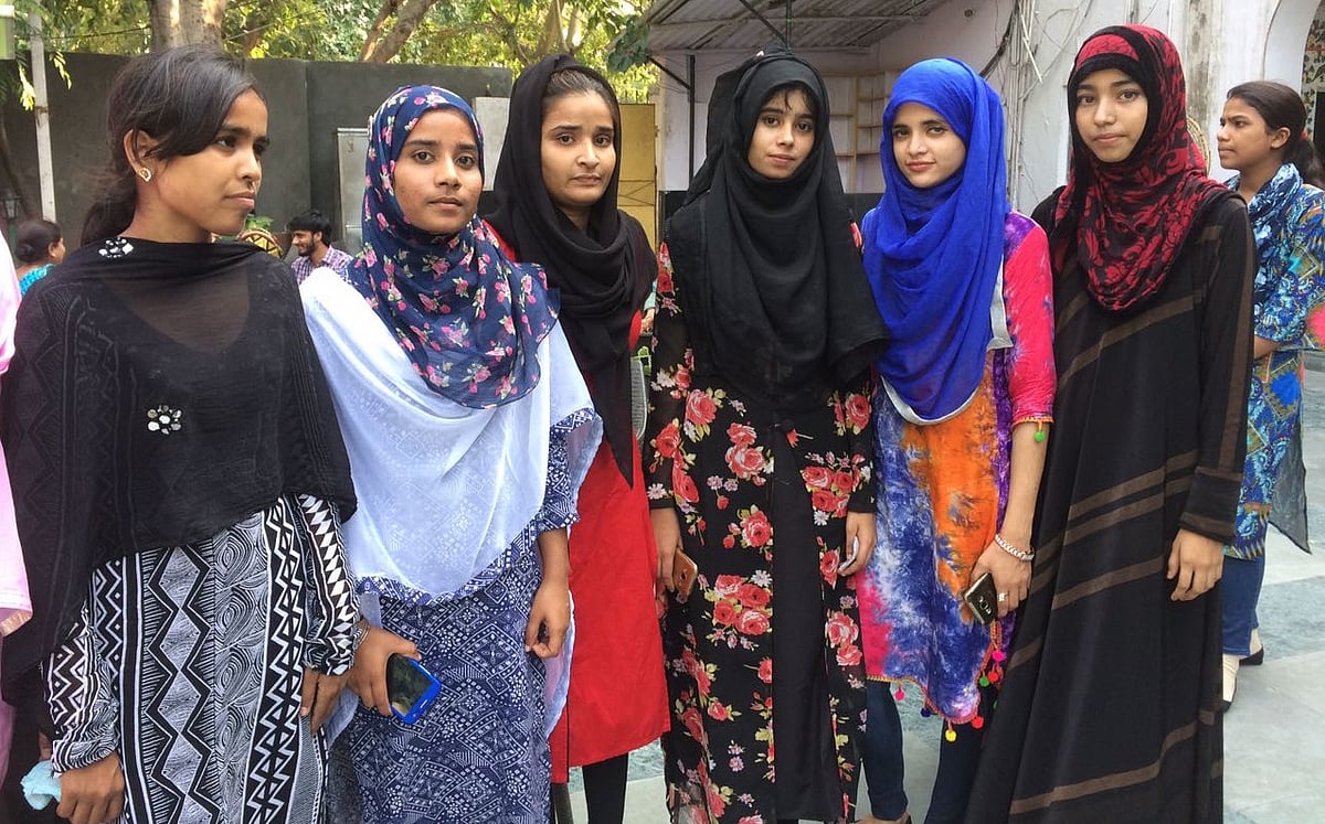 

बीजेपी के खौफ से मुस्लिम लड़कियां पढ़ाई छोड़ने को मजबूर 