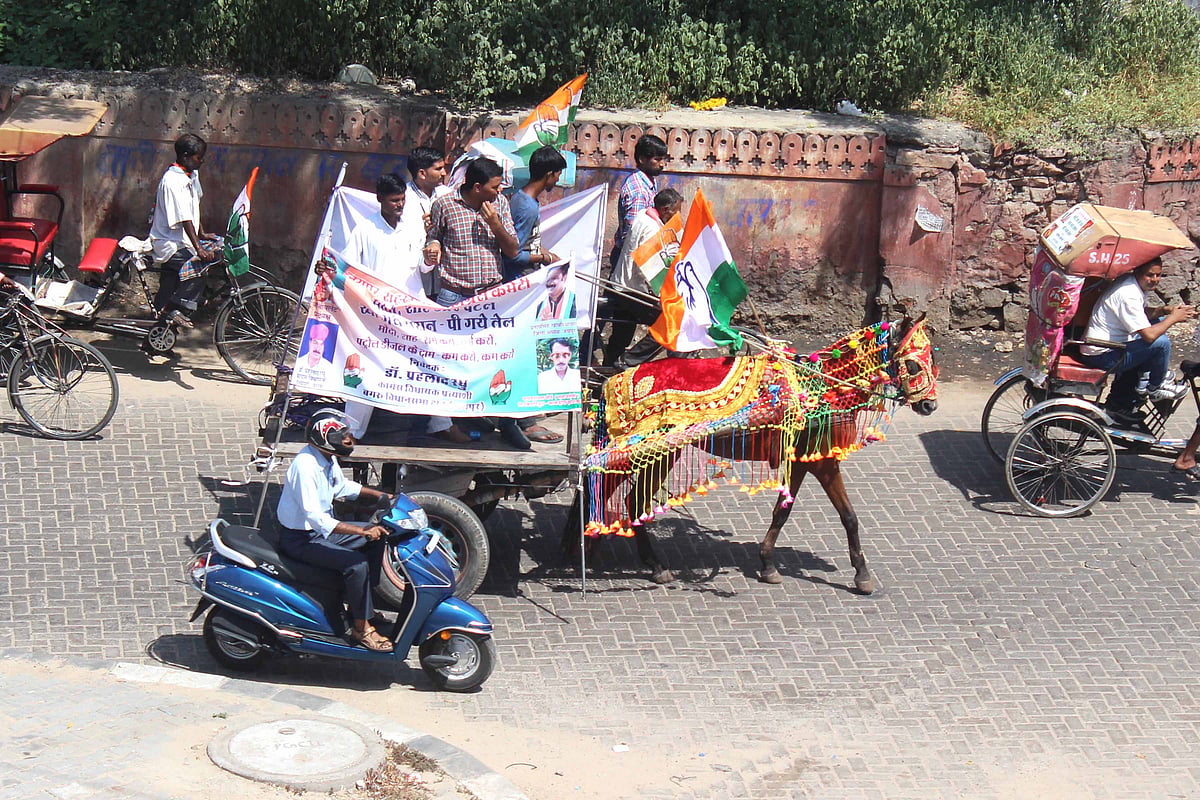 महंगाई के खिलाफ कांग्रेस का बैलगाड़ी मार्च