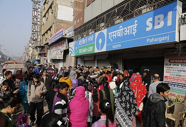 नोटबंदी: मोदी की छवि गढ़ने के
लिए भारत का नुकसान