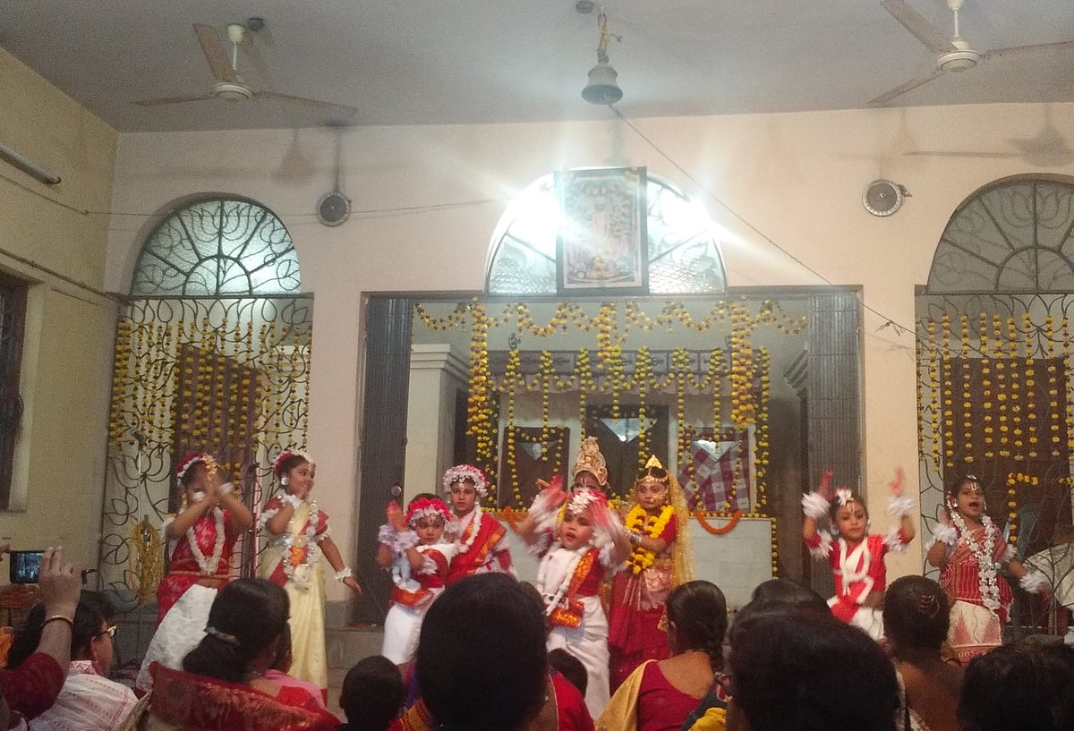 बंगाल में जड़ें जमाता संघ : भगवा मांद में घुसकर सनसनीखेज़ पड़ताल