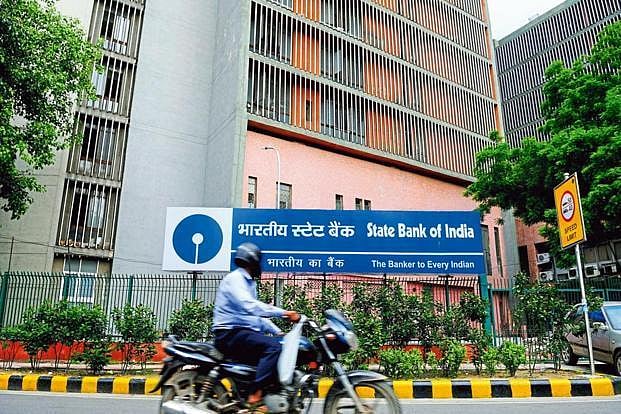 अर्थव्यवस्था पूरी तरह धड़ाम, अगले साल से पहले नहीं सुधरेगी
हालत
