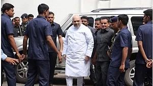 2002 दंगों में सजा काट रही माया कोडनानी के बचाव में अमित शाह ने दी गवाही