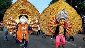 दूर्गा पूजा और विश्व पर्यटन दिवस की धूम, 27 सितंबर को देखें तस्वीरों में