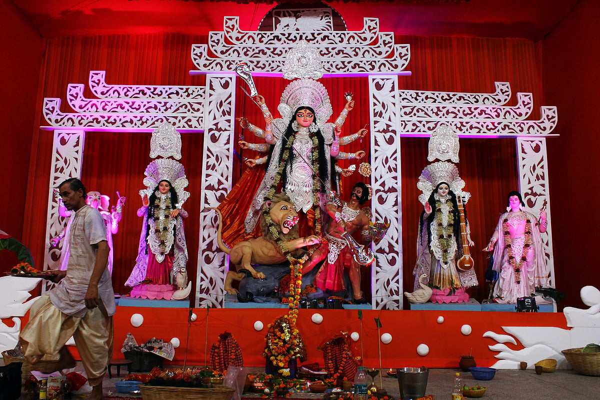 दूर्गा पूजा और विश्व पर्यटन दिवस की धूम, 27 सितंबर को देखें तस्वीरों में