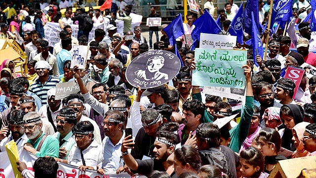गौरी लंकेश की हत्या के विरोध में बेंगलुरु में विशाल रैली, हजारों लोग हुए शामिल