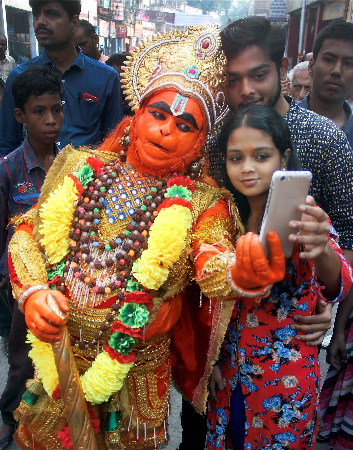 पटाखों के नाम से झलकता देश का मूड...