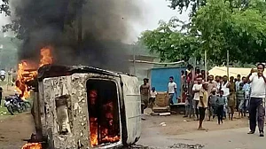 कोर्ट परिसर में धमकी के बाद मॉब लिंचिंग के चश्मदीद गवाह की पत्नी की सड़क दुर्घटना में
मौत