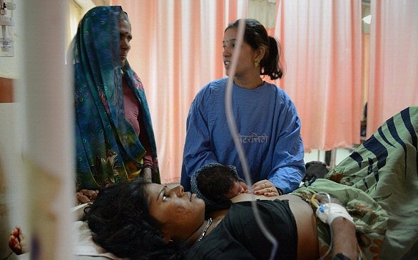 ग्वालियर के कमलाराजे अस्पताल में इंजेक्शन लगने के बाद 50 महिलाओं की हालत बिगड़ी