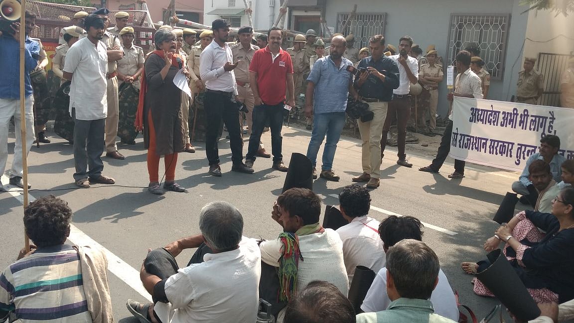 विरोध के बीच मीडिया की आजादी को कुचलने वाला वसुंधरा सरकार का अध्यादेश कायम