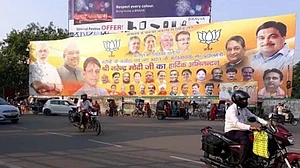 न पोस्टर में फोटो, न मोदी ने सुनी बात, सुशासन बाबू ने भरी सभा में सहे अपमान