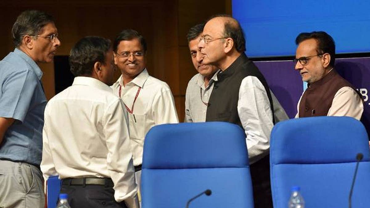 ‘विकास’ पर राजनीतिक नुकसान से डरी हुई सरकार की अर्थव्यवस्था पर आंकड़ेबाज़ी