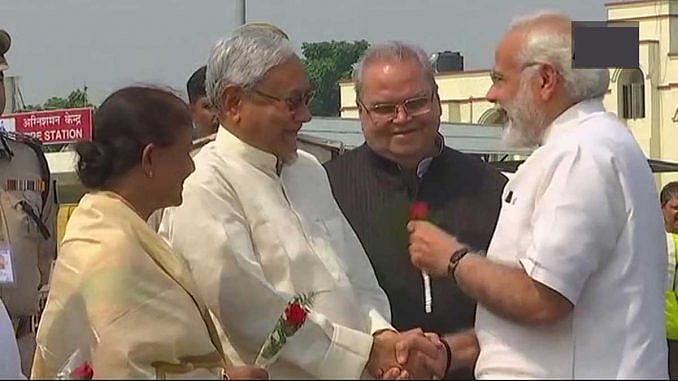न पोस्टर में फोटो, न मोदी ने सुनी बात, सुशासन बाबू ने भरी सभा में सहे अपमान