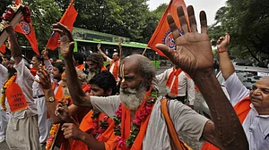 विकास नहीं, हिंदुत्व और राम मंदिर होगा 2019 का एजेंडा, फरवरी में होगी ‘राम राज्य रथयात्रा’