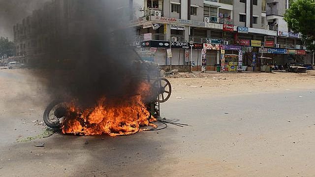 खतरनाक साजिश : क्या 2002 का गुजरात बनने  के कगार पर है पूरा देश?