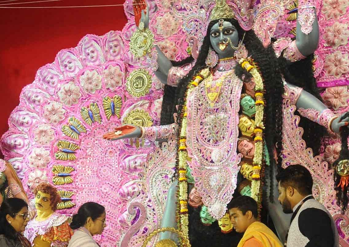 पटाखों के नाम से झलकता देश का मूड...