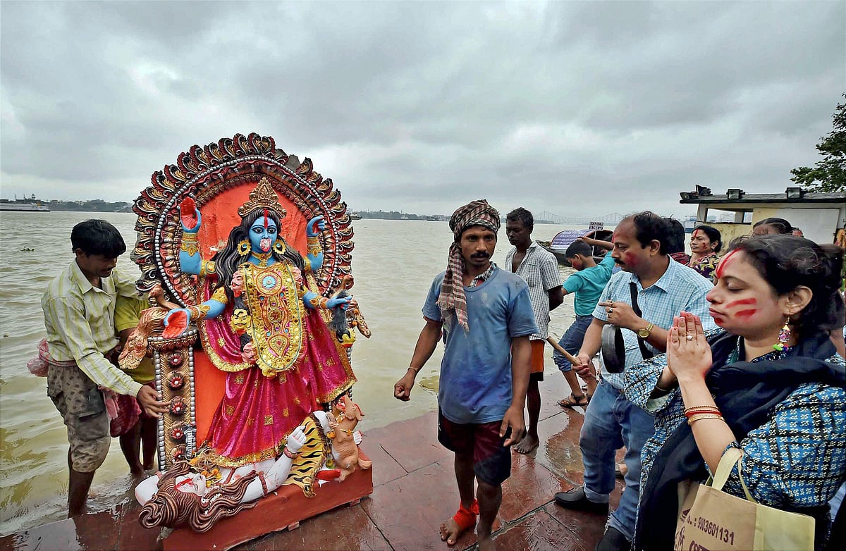 भाई दूज की धूम, और भी बहुत कुछ...