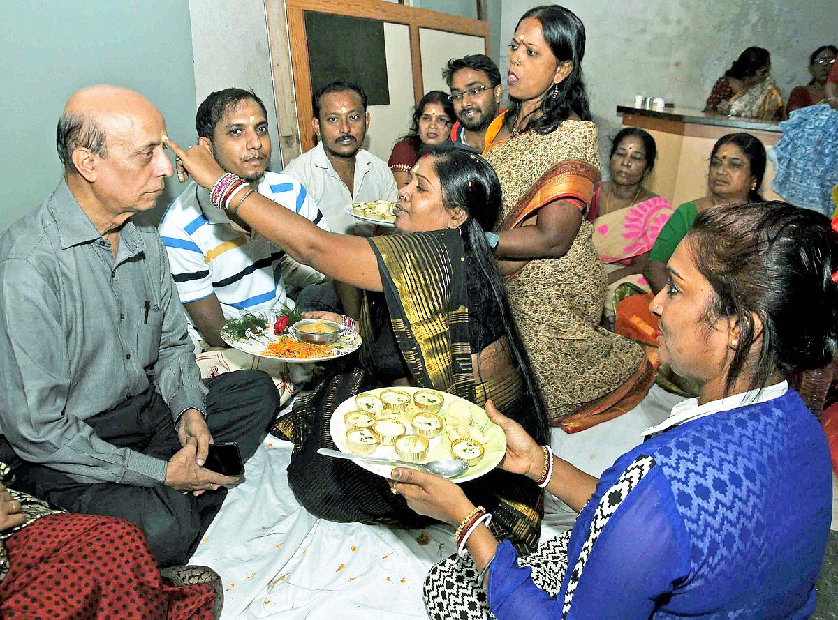 भाई दूज की धूम, और भी बहुत कुछ...