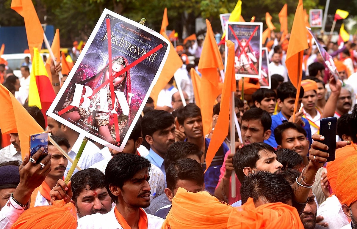 फोटो/ बेंगलुरु में फिल्म पद्मावती के खिलाफ विरोध प्रदर्शन 