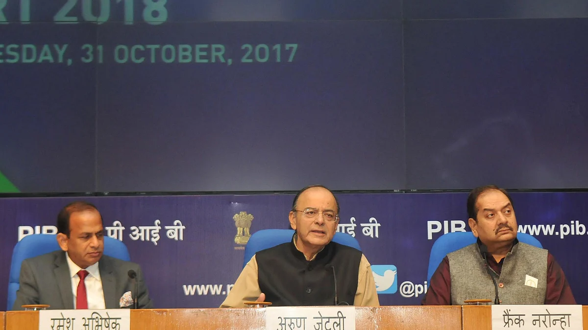 31 अक्टूबर को वर्ल्ड बैंक की रिपोर्ट आने के बाद पत्रकारों को संबोधित करते वित्त मंत्री अरुण जेटली/ फोटो: IANS
