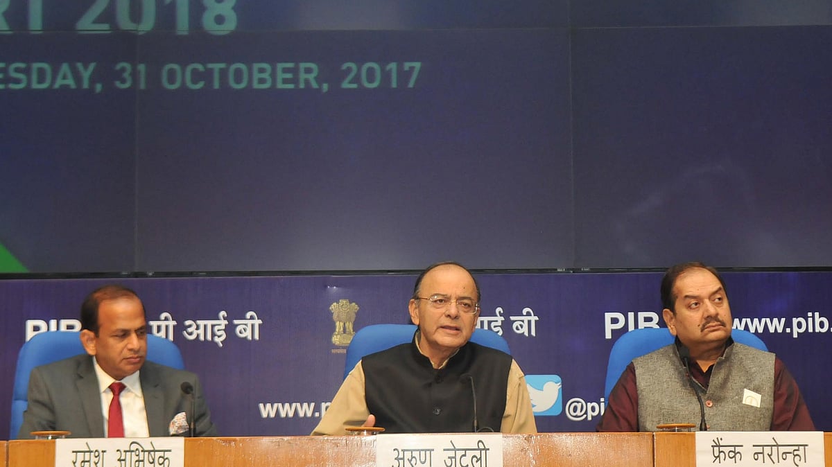 31 अक्टूबर को वर्ल्ड बैंक की रिपोर्ट आने के बाद पत्रकारों को संबोधित करते वित्त मंत्री अरुण जेटली/ फोटो: IANS