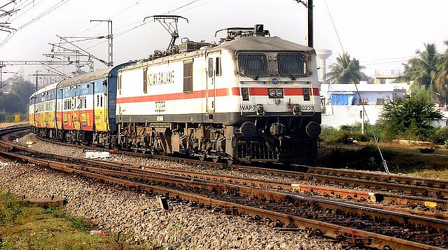 जाना था जापान, पहुंच गए चीन...! भारतीय रेल का नया कारनामा, महाराष्ट्र जाने वाली ट्रेन को पहुंचा दिया मध्य प्रदेश