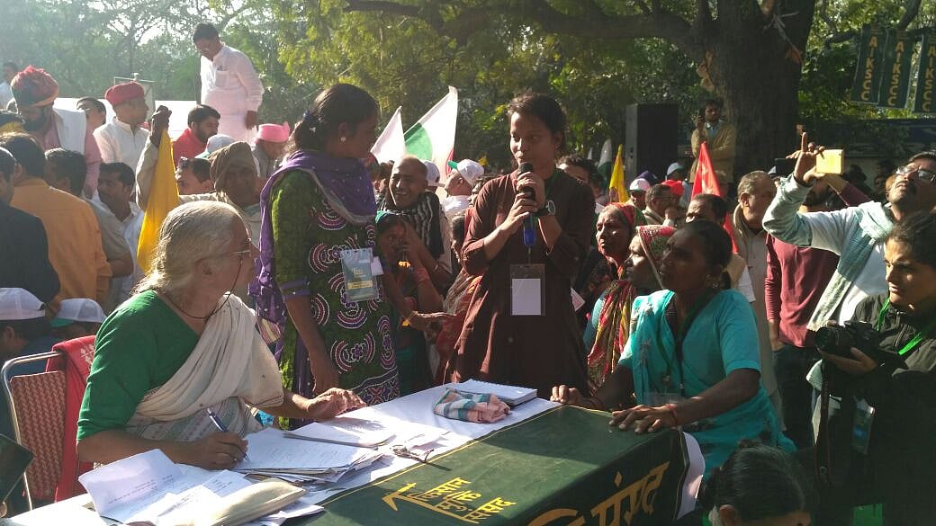फोटो/ गुजरात के प्रदर्शनकारी किसान 