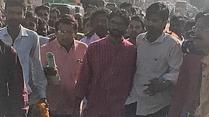 गुजरात के चुनावी समर में उतरे जिग्नेश : ‘वडगाम से उम्मीदवार, लेकिन लक्ष्य वडनगर के पीएम की हार’