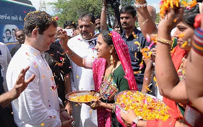 गुजरात चुनाव: राहुल ने पूछे पीएम से सवाल, क्या अगले 45 साल में पूरे होंगे वादे?