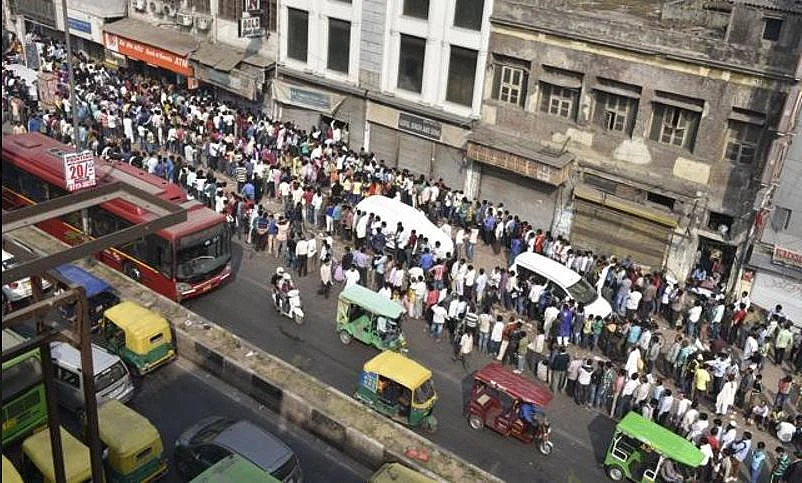 क्या कभी बताएगी सरकार कि नोटबंदी के बाद अमीरों की संपत्ति में कैसे हुआ इतना इजाफा?