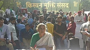 किसान मुक्ति संसद का ऐलान : कर्ज में डूबे किसान की कुर्की और बदनामी नहीं मंजूर