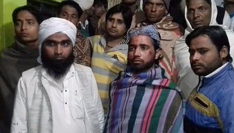 बागपत में ट्रेन के अंदर तीन उलेमाओं की बुरी तरह से पिटाई, गंभीर हालत में ट्रेन से फेंका 