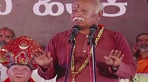 बाबरी मामले पर सुप्रीम कोर्ट में सुनवाई शुरु होने से पहले ही संघ का ऐलान, सिर्फ राम मंदिर ही बनेगा अयोध्या में