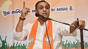 गुजरात के मुख्यमंत्री विजय रूपाणी का कथित ऑडियो वायरल, बोले ‘मेरी हालत खराब है, लोगों को मनाओ’