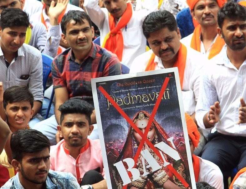 फोटो/ बेंगलुरु में फिल्म पद्मावती के खिलाफ विरोध प्रदर्शन 