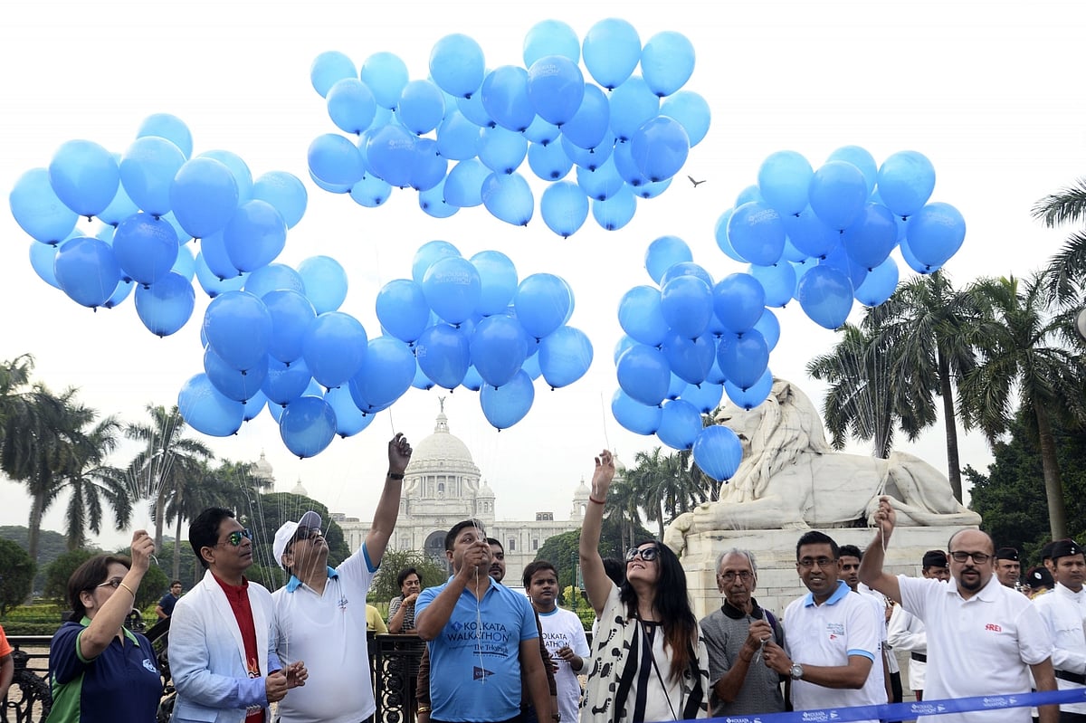 बाल दिवस के रंग और व्हेल को बचाने की कोशिश