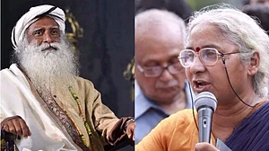 जग्गी वासुदेव आने वाले समय के राम रहीम हैं: मेधा पाटकर