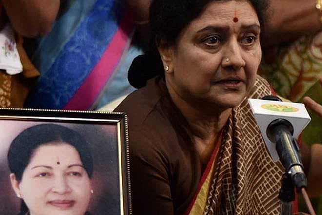 आयकर विभाग के निशाने पर शशिकला, जयललिता के घर पोएस गार्डन पर  छापेमारी के बाद समर्थकों में नाराजगी 