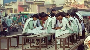 शामली में बेटियों को नहीं सर उठाकर चलने की इजाजत