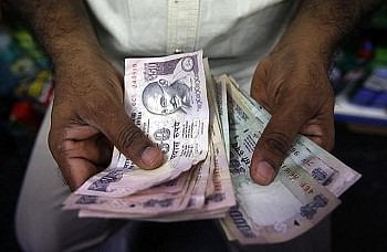 नोटबंदीः एक साल में डिजिटल पेमेंट के शोर-शराबे के बीच नकद पर लौटा बाजार