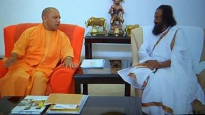 क्या किसी के कहने पर अयोध्या में मध्यस्थता के लिए उतावले हो रहे हैं श्री श्री रविशंकर: धार्मिक नेताओं ने उठाए सवाल