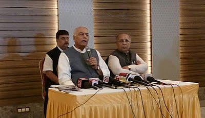 जेटली गुजरात के नहीं,  गुजरात पर बोझ हैं, जीएसटी का कबाड़ा किया, छोड़ें वित्त मंत्री पद : यशवंत सिन्हा