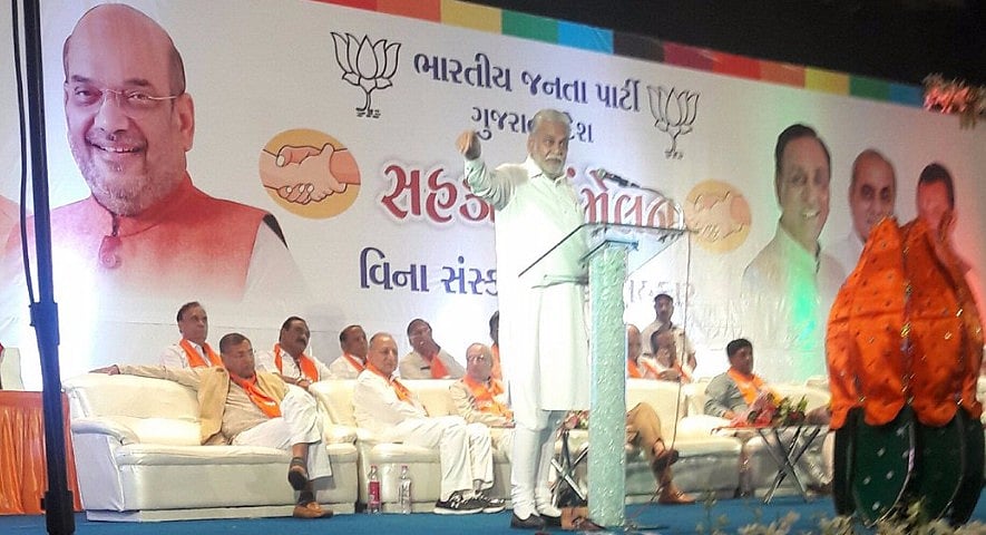 गुजरात चुनाव: बीजेपी नेता पुरुषोत्तम रुपाला की रैली में थाली-बेलन के साथ पहुंची महिलाएं,  विरोध के बाद भाषण हुआ बंद