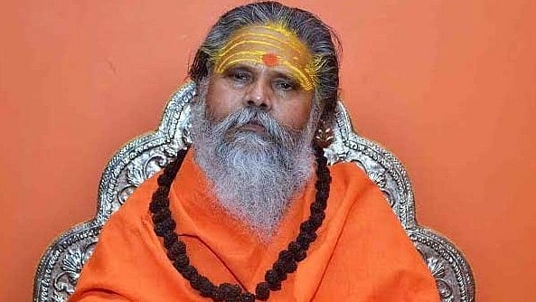 अखाड़ा परिषद ने जारी की फर्जी बाबाओं की दूसरी लिस्ट, वीरेंद्र देव दीक्षित समेत तीन बाबाओं पर लगा प्रतिबंध
