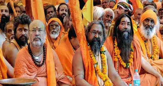 योगी सरकार पर भड़के साधु-संत, कहा, गुजरात चुनाव से फुरसत मिले  तो यूपी पर भी दें ध्यान