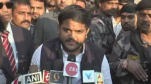 हार्दिक ने नितिन पटेल को दिया ऑफर, 10 विधायकों को लेकर छोड़ दें पार्टी, कांग्रेस से बात कर दिलाएंगे अच्छा पद