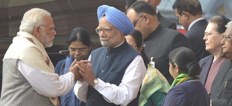 गुजरात चुनाव में जुबानी जंग के बाद पहली बार ऐसे मिले पीएम मोदी और मनमोहन सिंह
